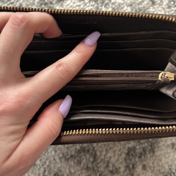 Michael Kors Jet Set Large Wallet - Picture 9 of 10